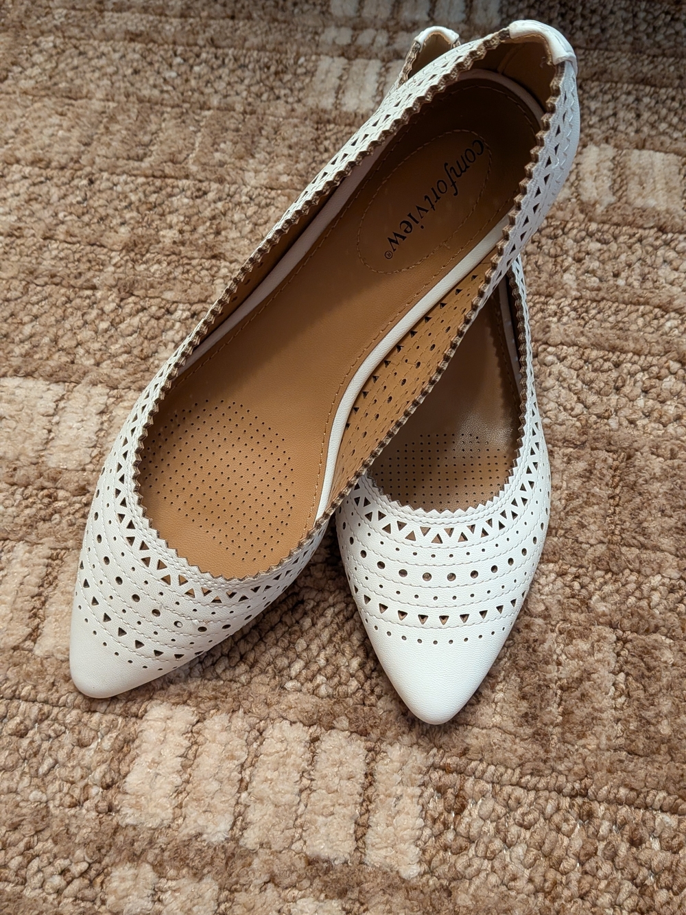comfortview Women's White Laser-Cut Pointed Flats